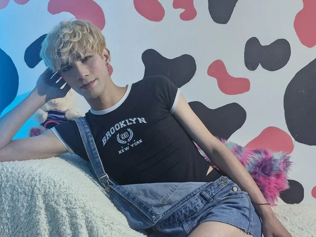 Join CooperRoss’s Live Webcam Show