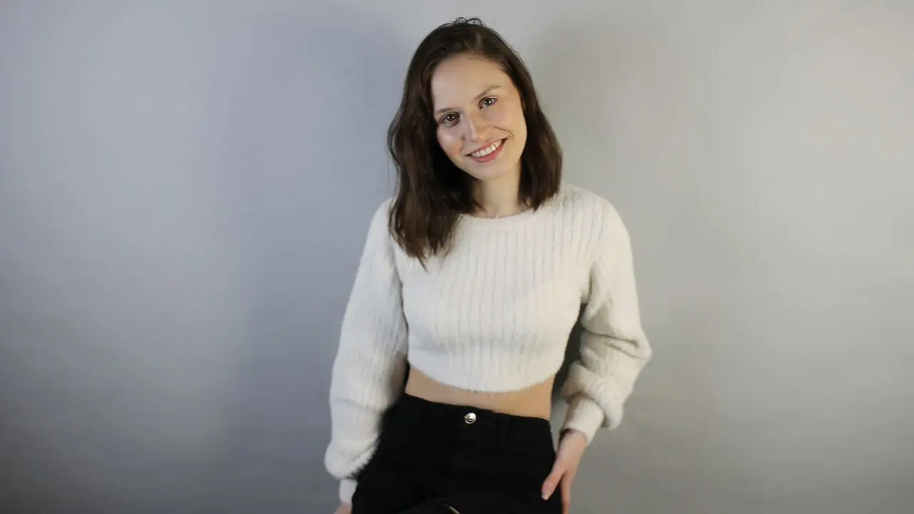 Join DaisyMier’s Live Webcam Show