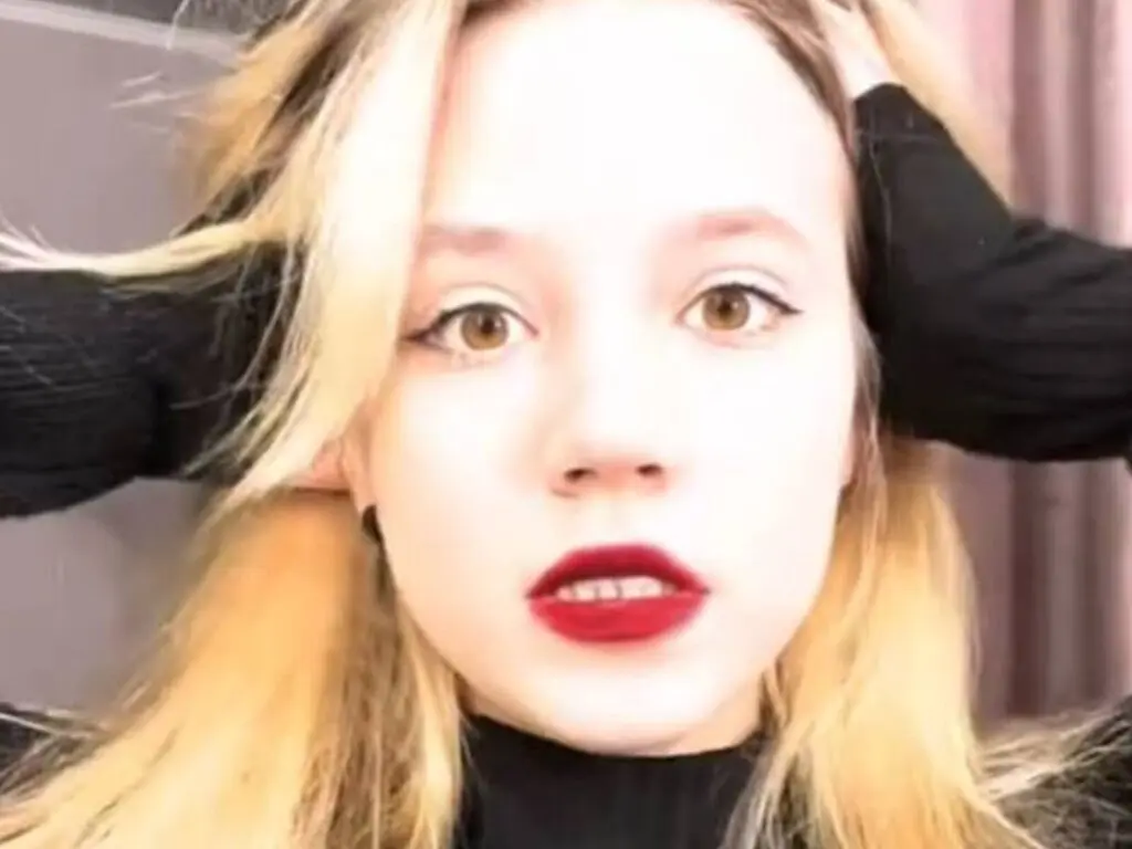 Join DanetteLandi’s Live Webcam Show