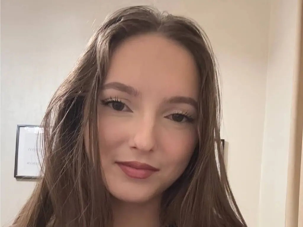 Join DarleneBow’s Live Webcam Show