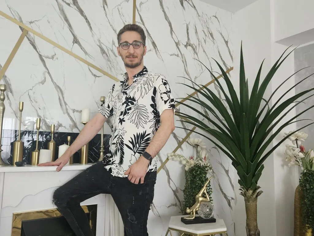 Join DavidKerber’s Live Webcam Show