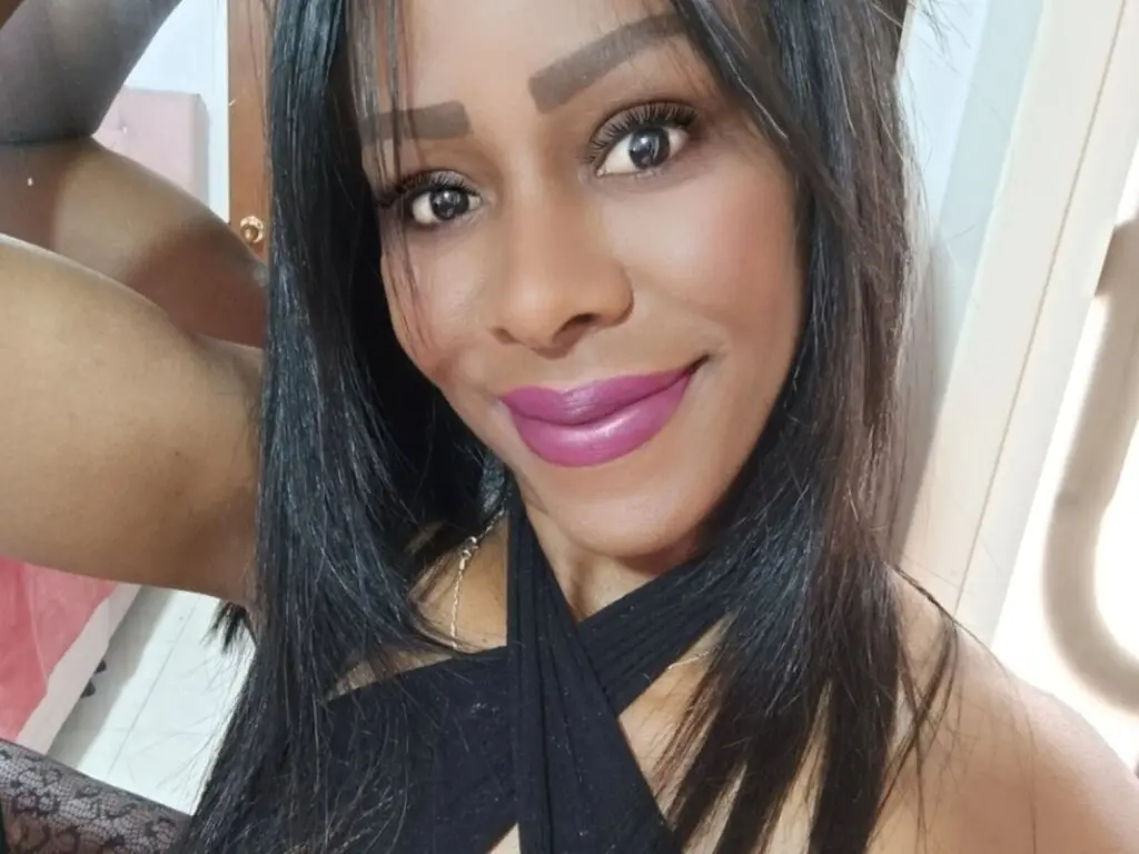 Join DayraHupson’s Live Webcam Show
