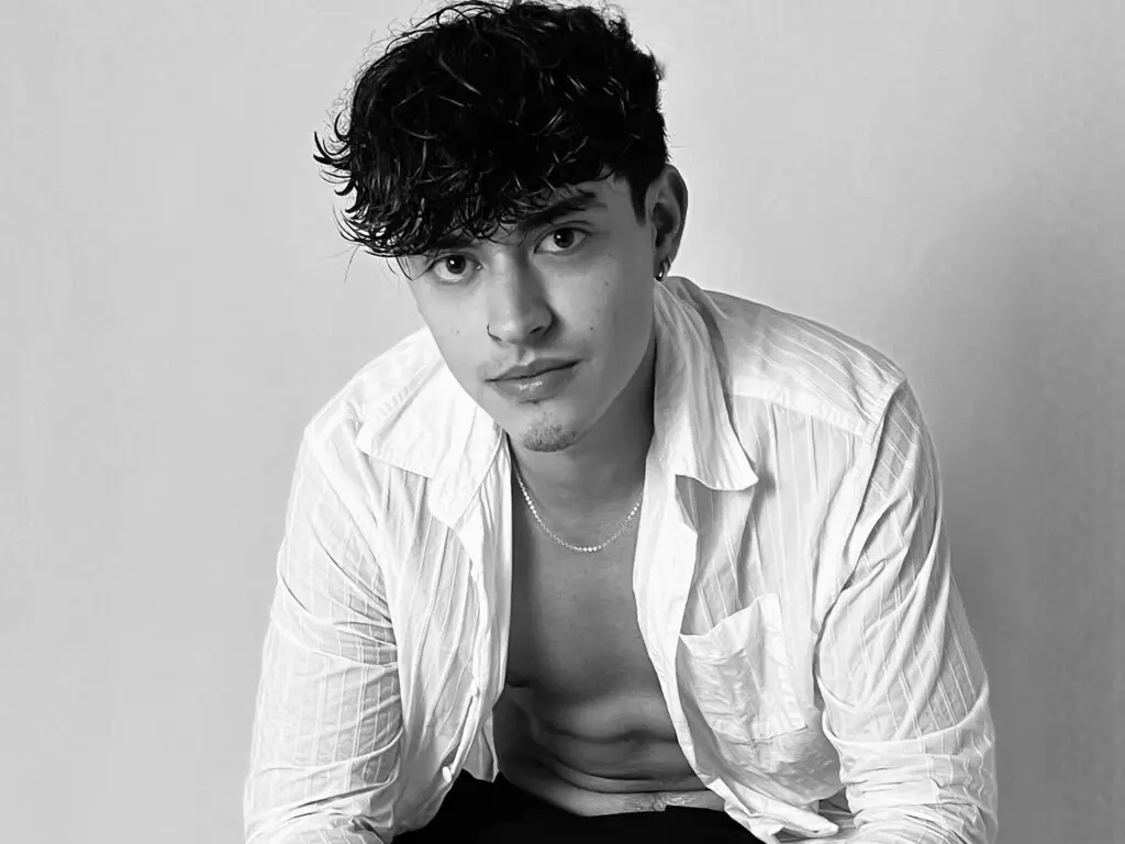 Join DrakeCollinss’s Live Webcam Show