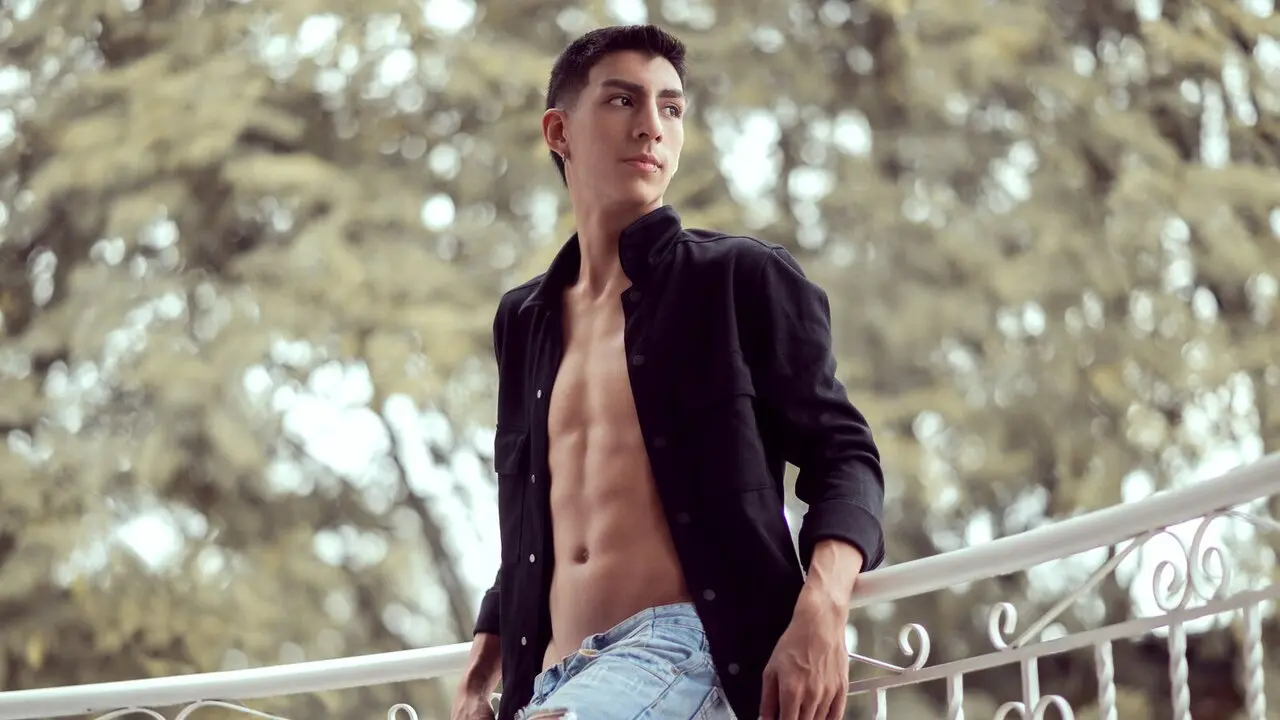 Join DylanGarcia’s Live Webcam Show