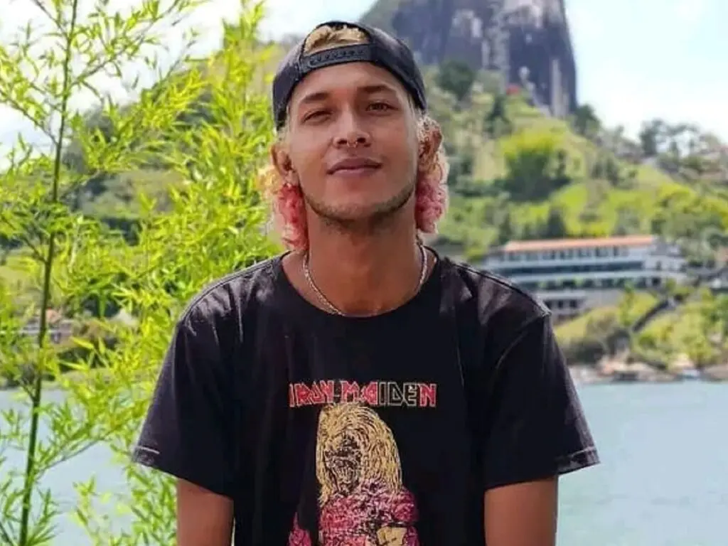 Join DylanWalrker’s Live Webcam Show