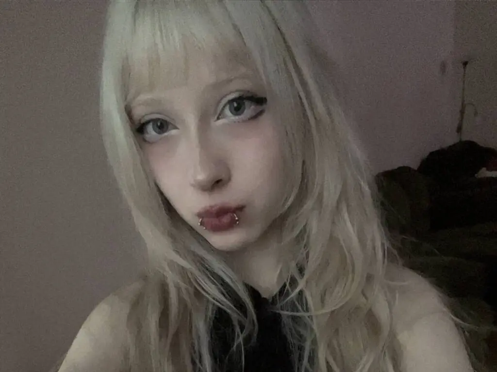 Join EdlinAngwin’s Live Webcam Show
