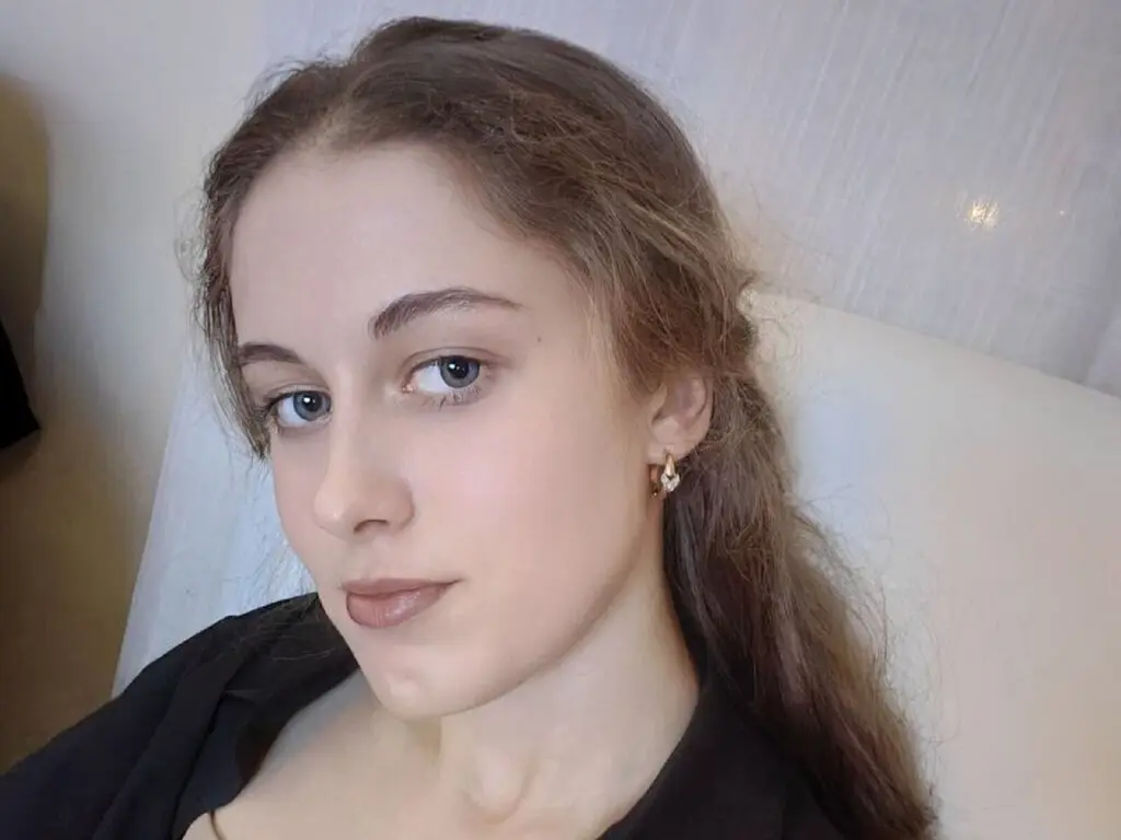 Join EdythCatts’s Live Webcam Show