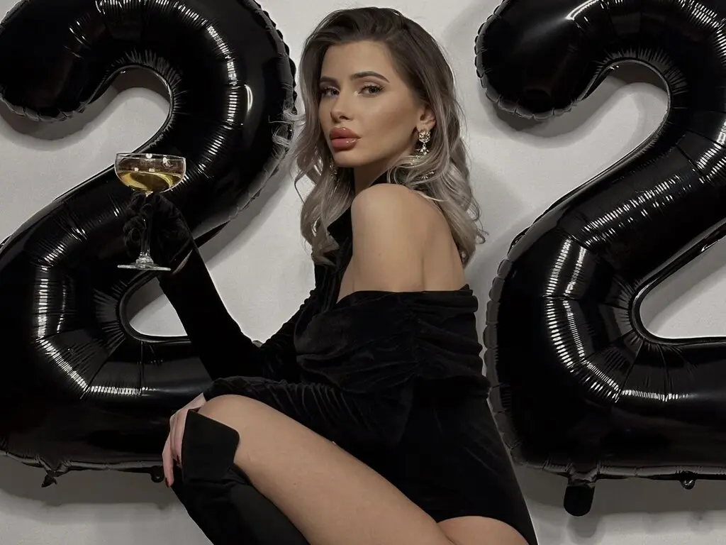 Join EleineBlue’s Live Webcam Show