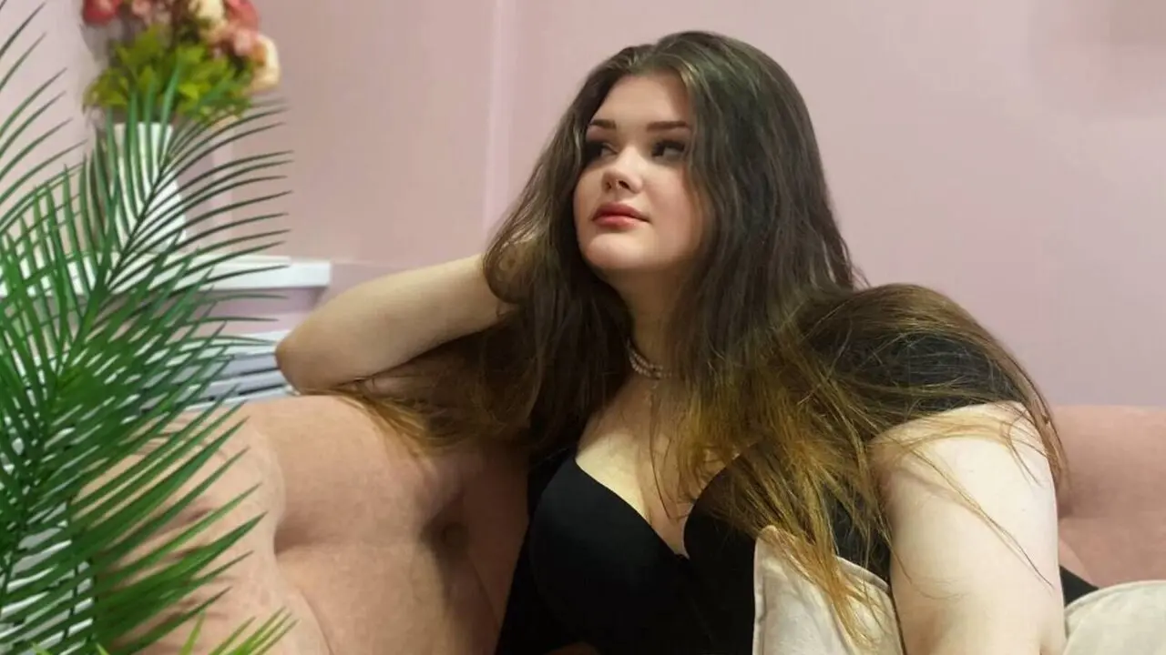 Join ElleOner’s Live Webcam Show