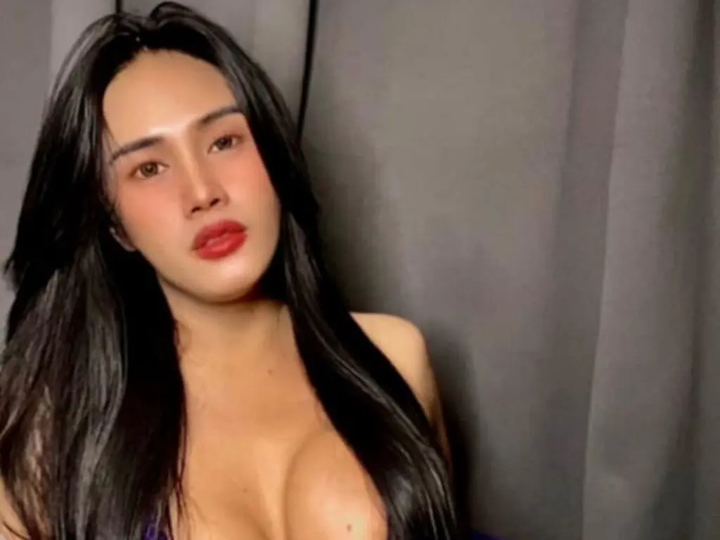 Join EllenElise’s Live Webcam Show