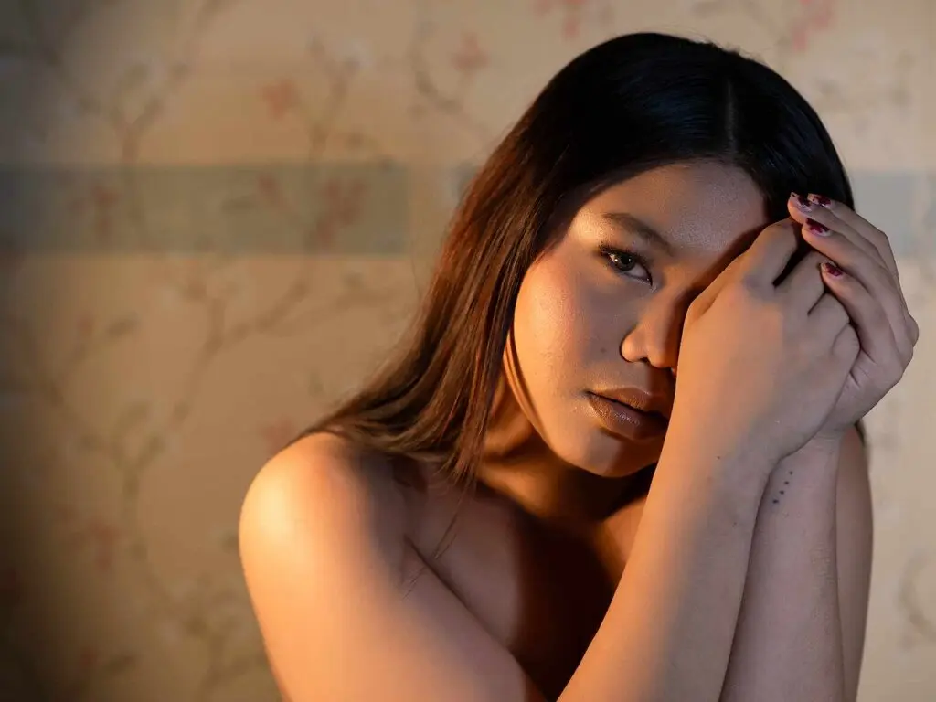 Join EllizabethTan’s Live Webcam Show