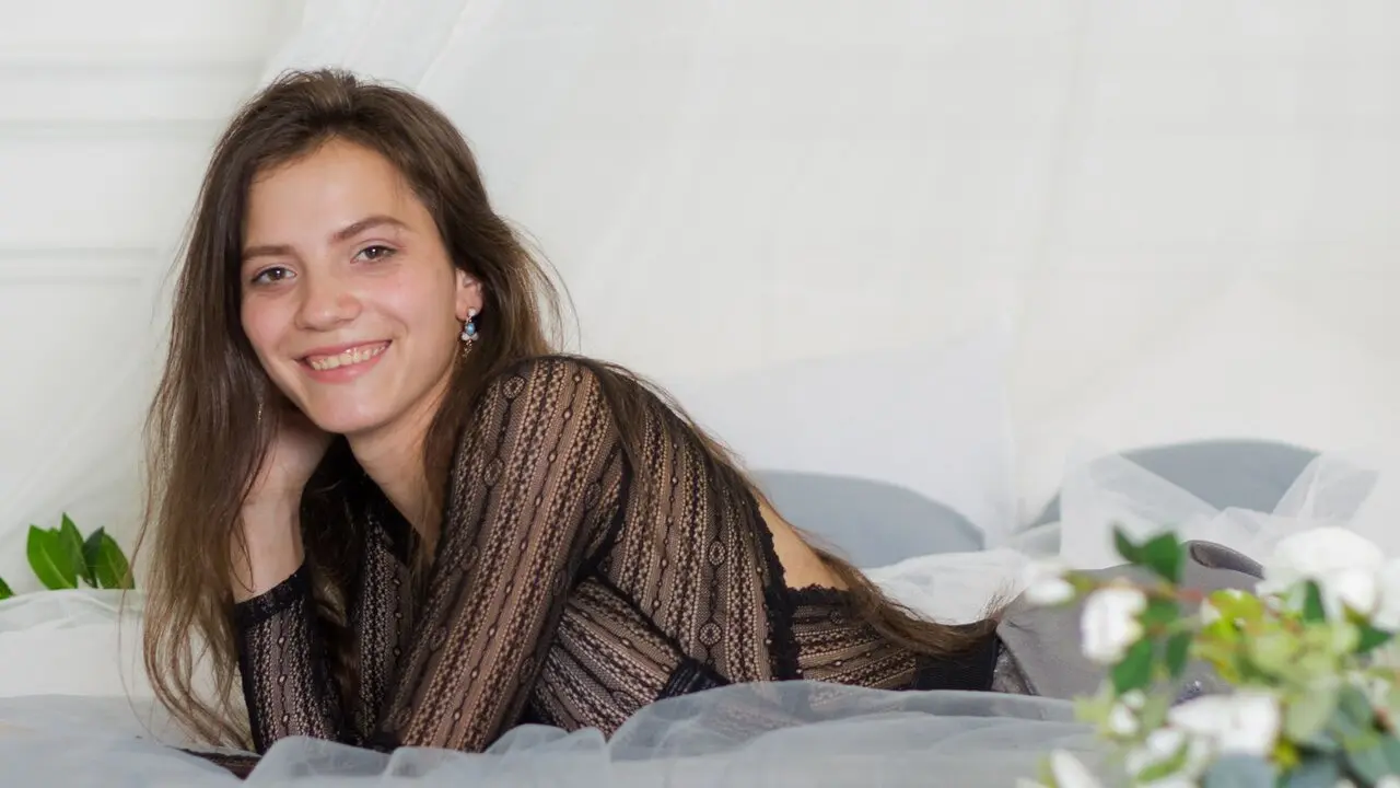 Join ElmiraMixen’s Live Webcam Show
