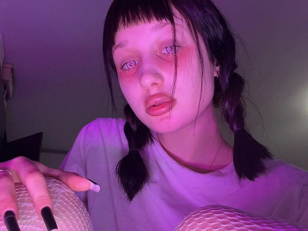 Join EmiliaJoyce’s Live Webcam Show