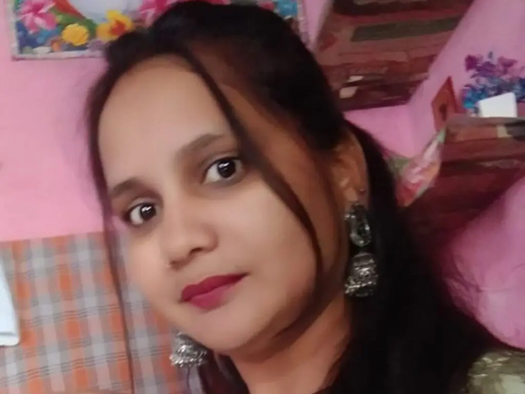 Join EmiliaWalker’s Live Webcam Show