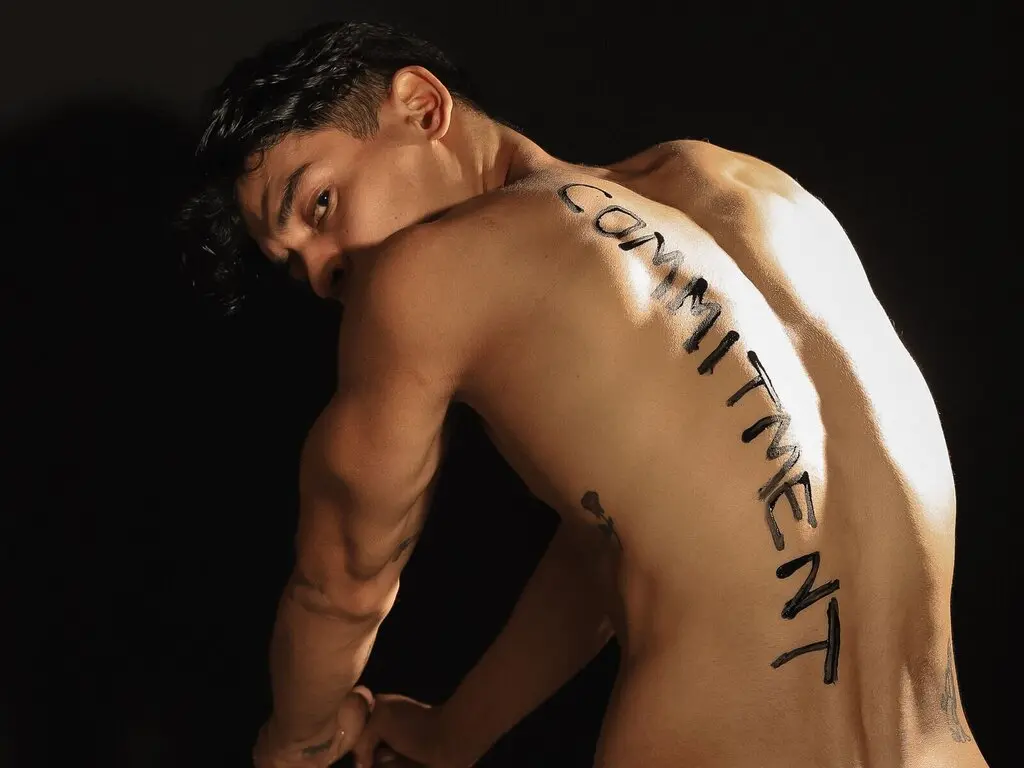 Join EmilianoPaez’s Live Webcam Show
