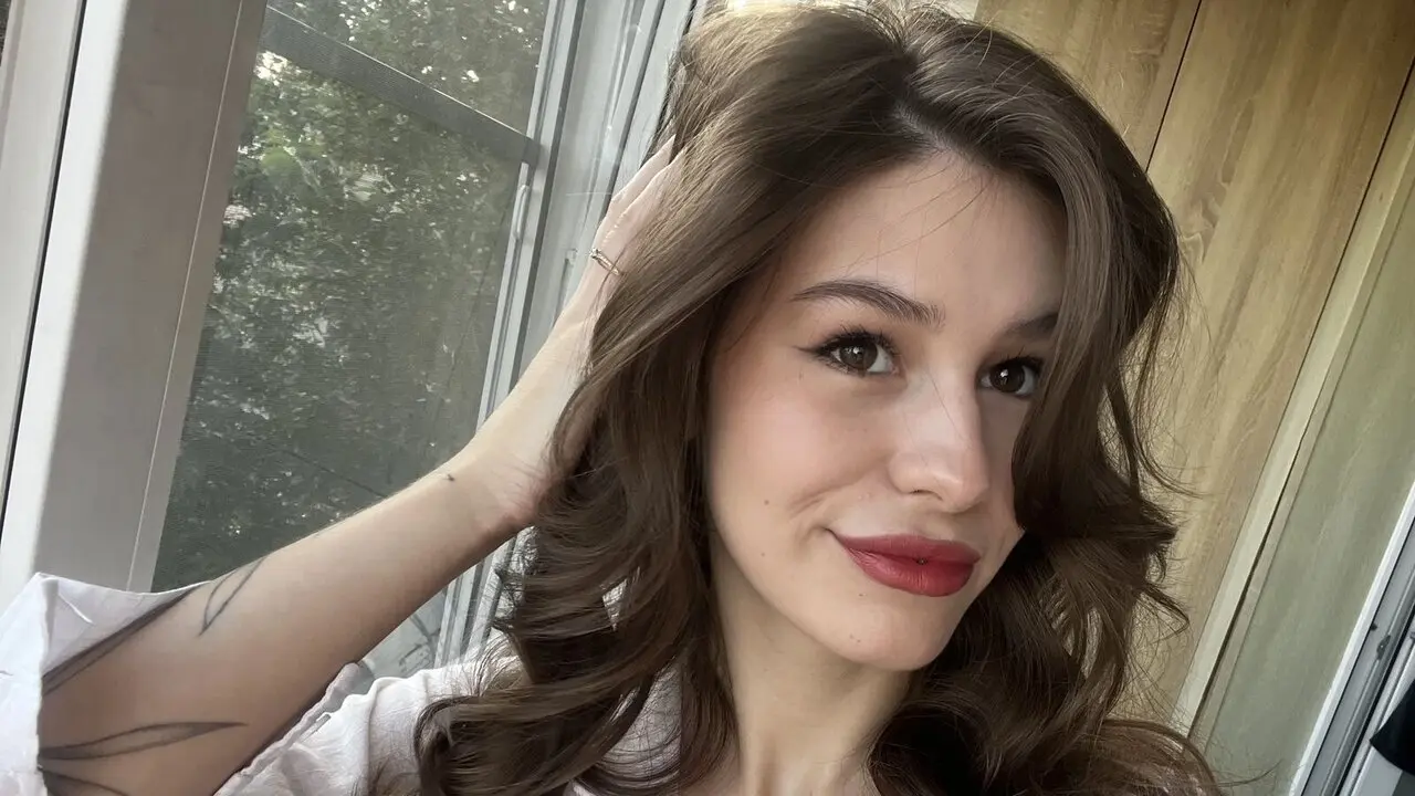 Join EmillySparks’s Live Webcam Show