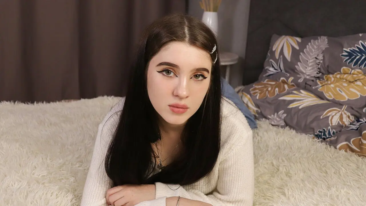 Join EmilyRowes’s Live Webcam Show