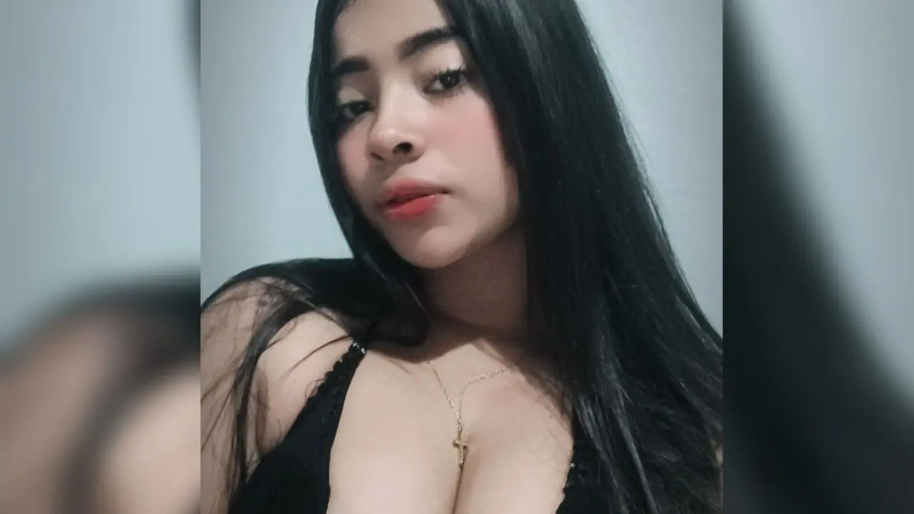 Join EmilyWin’s Live Webcam Show