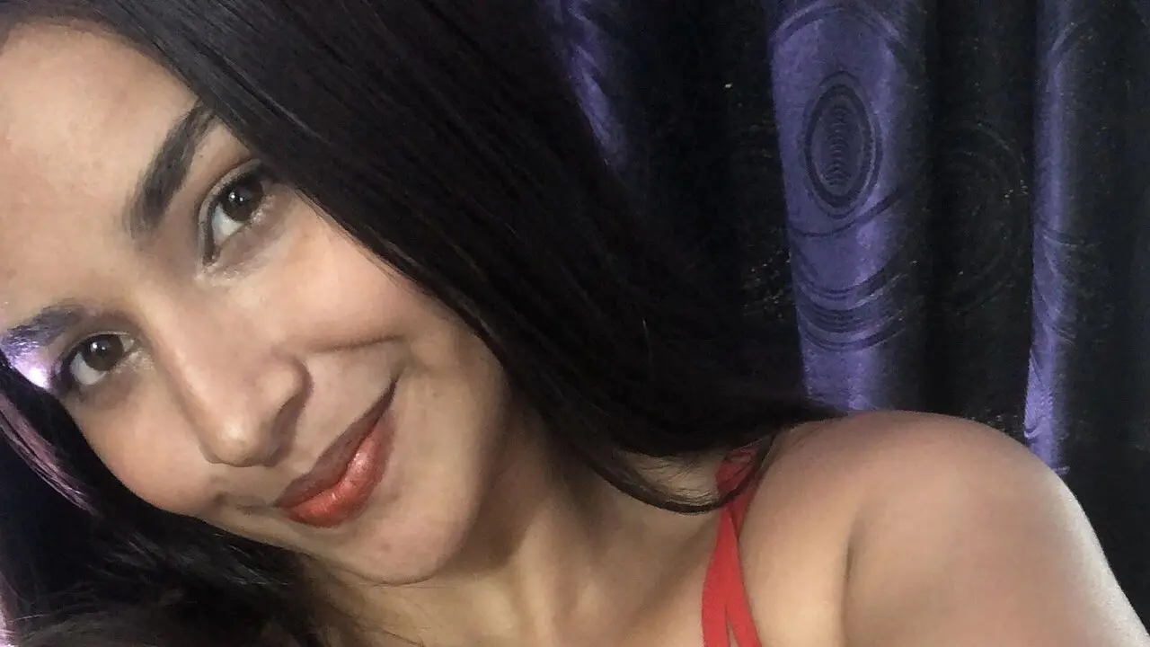 Join EmmaDavidson’s Live Webcam Show