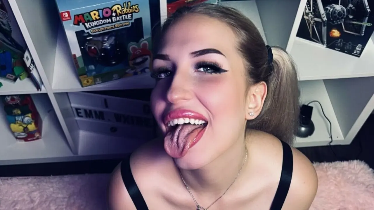 Join EmmiReed’s Live Webcam Show