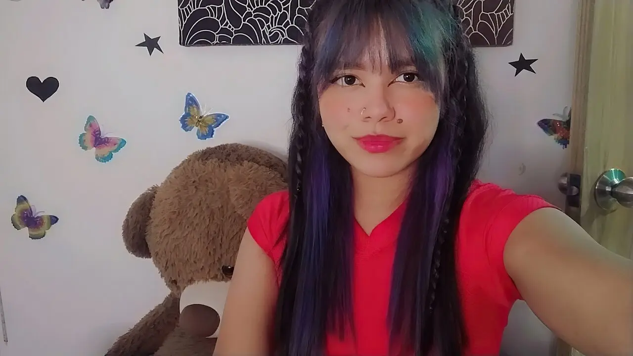 Join EmylyGrenn’s Live Webcam Show