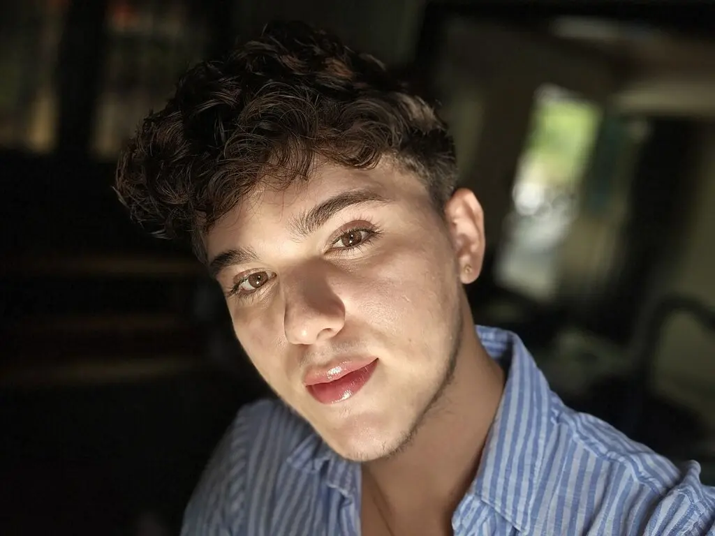 Join ErosGeorgiou’s Live Webcam Show