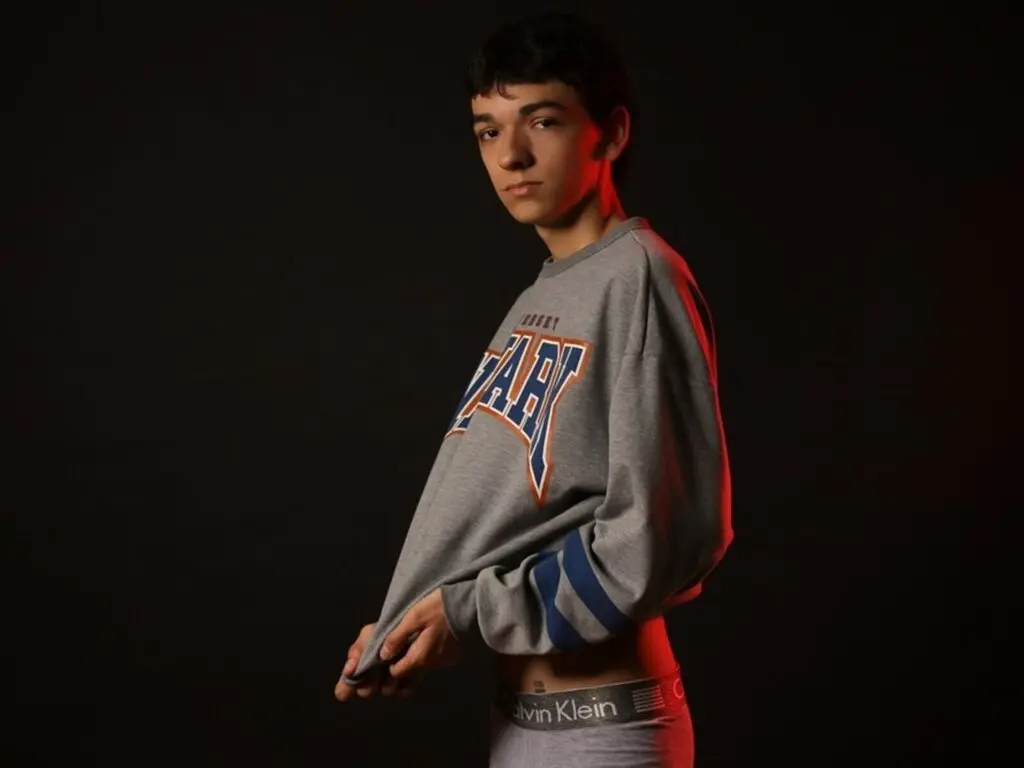 Join EstabanIsaza’s Live Webcam Show