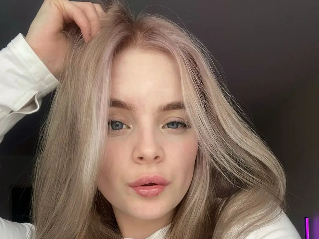 Join EvaEdlin’s Live Webcam Show