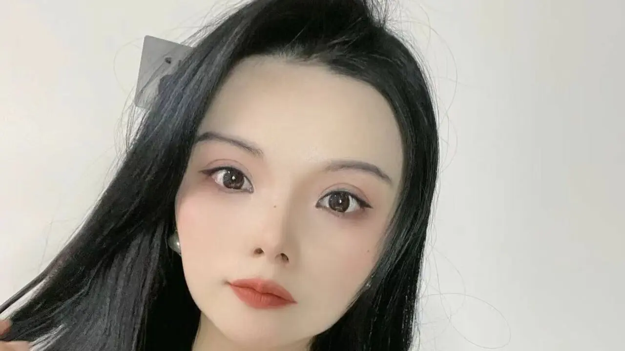 Join EvaLily’s Live Webcam Show