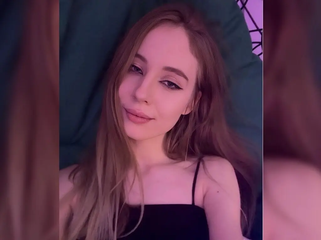 Join EvaSiemens’s Live Webcam Show