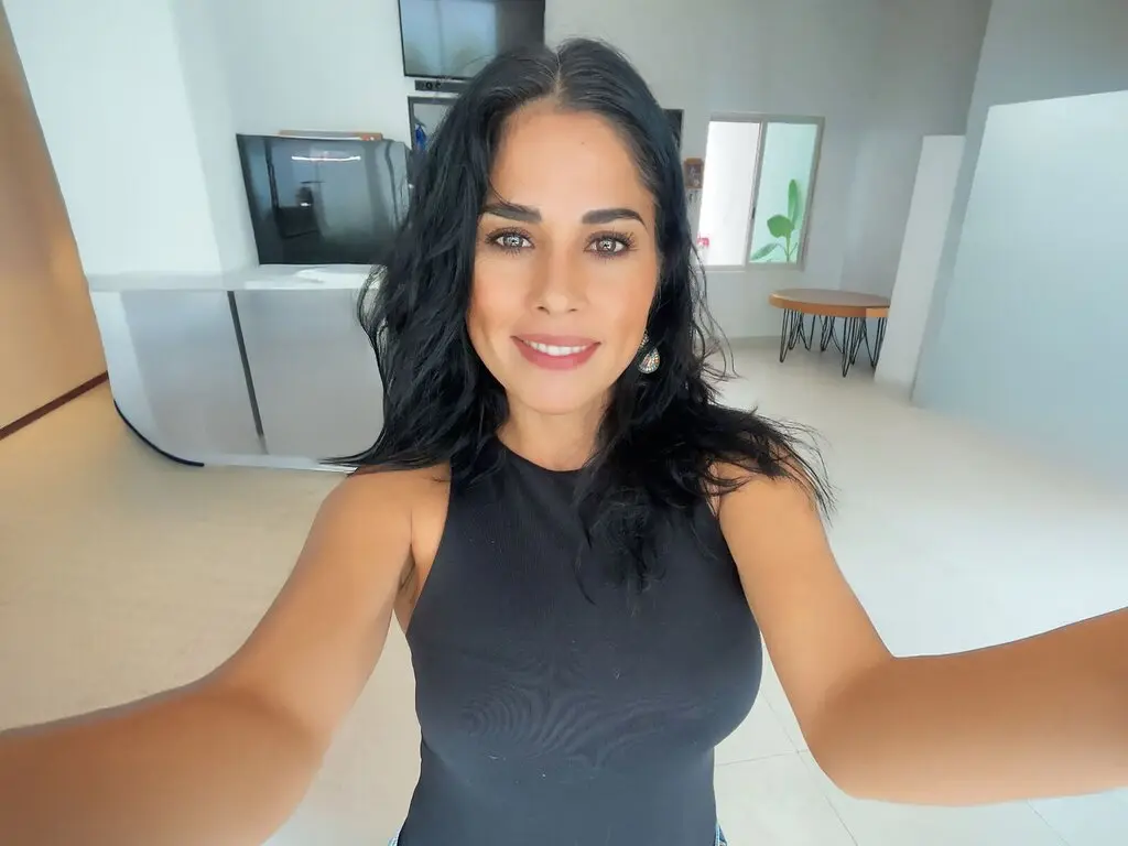 Join FanyEscobar’s Live Webcam Show
