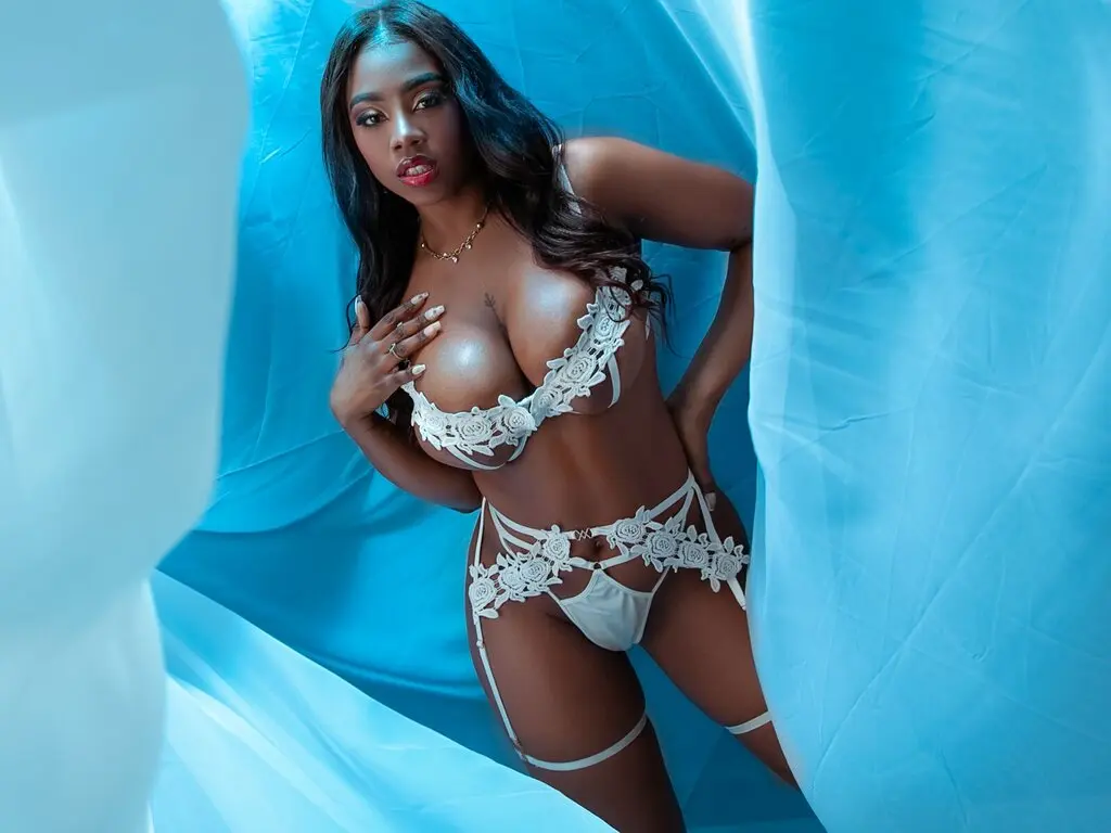 Join FarahLucy’s Live Webcam Show