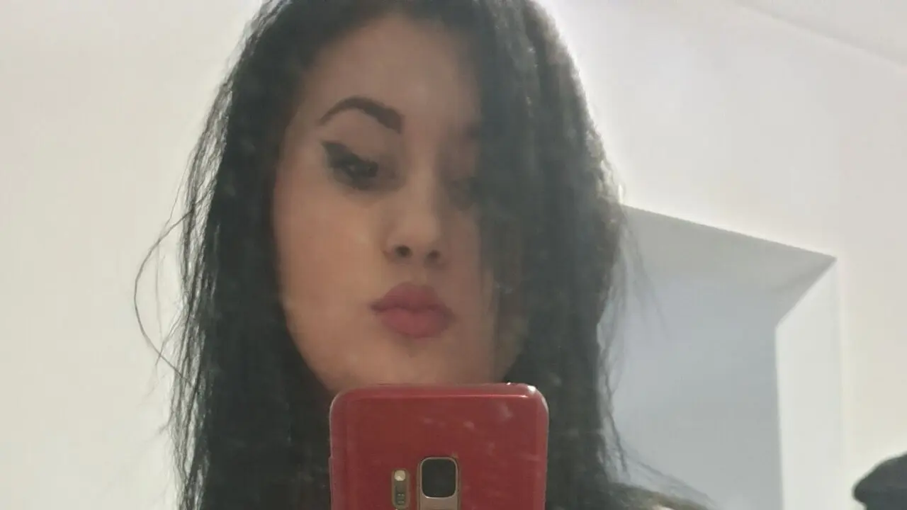 Join GinaBlacz’s Live Webcam Show