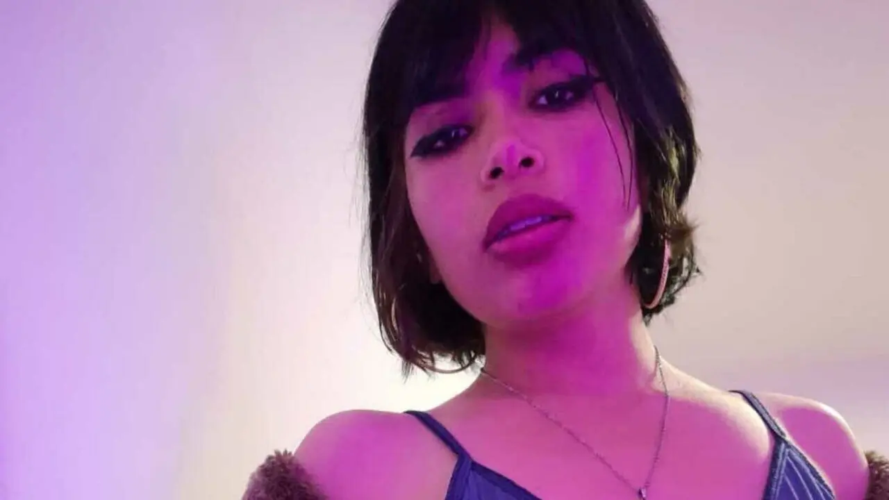 Join HannaOsorio’s Live Webcam Show