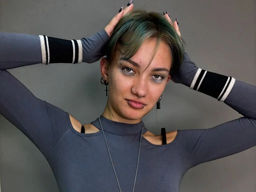 Join HarrietAleck’s Live Webcam Show