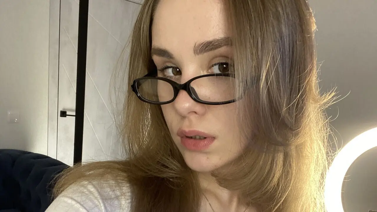 Join HazelKaylu’s Live Webcam Show