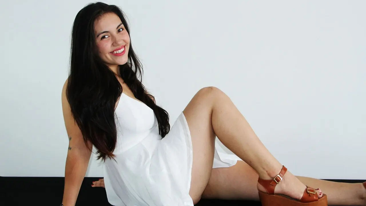 Join heardzafiro’s Live Webcam Show
