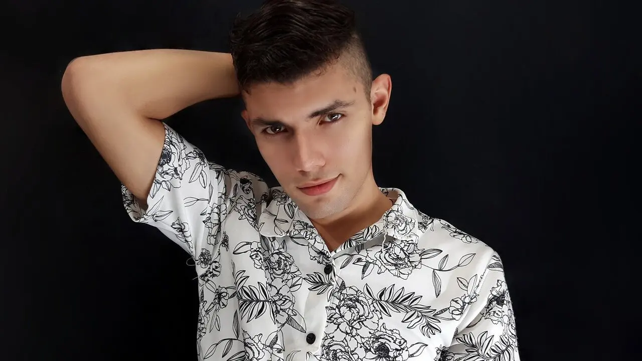 Join iampacun’s Live Webcam Show