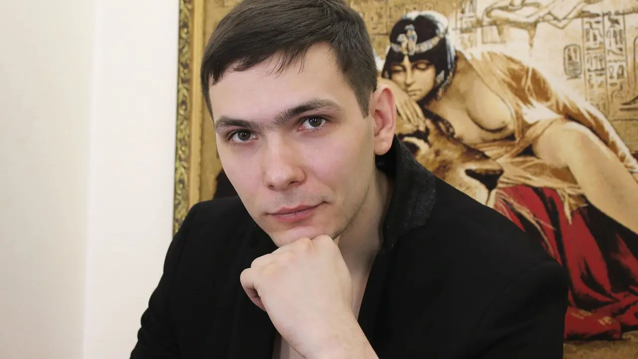 Join IncredibleFrank’s Live Webcam Show