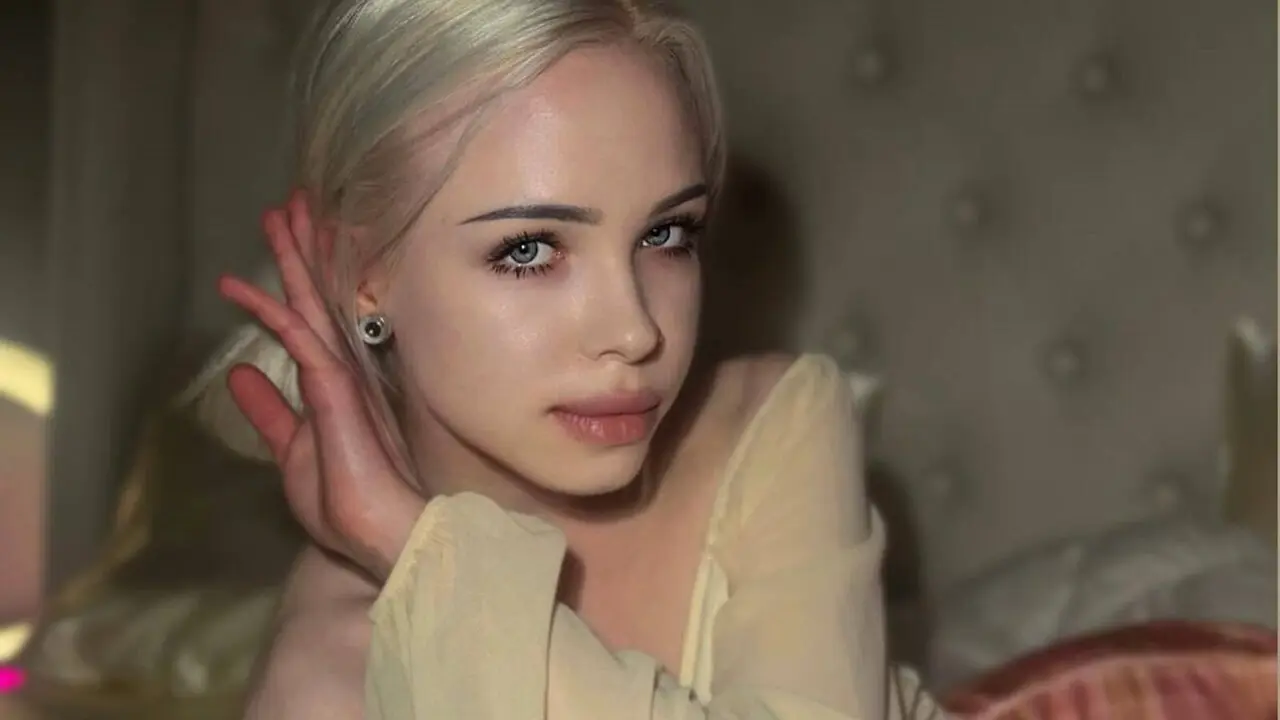 Join IrisAll’s Live Webcam Show