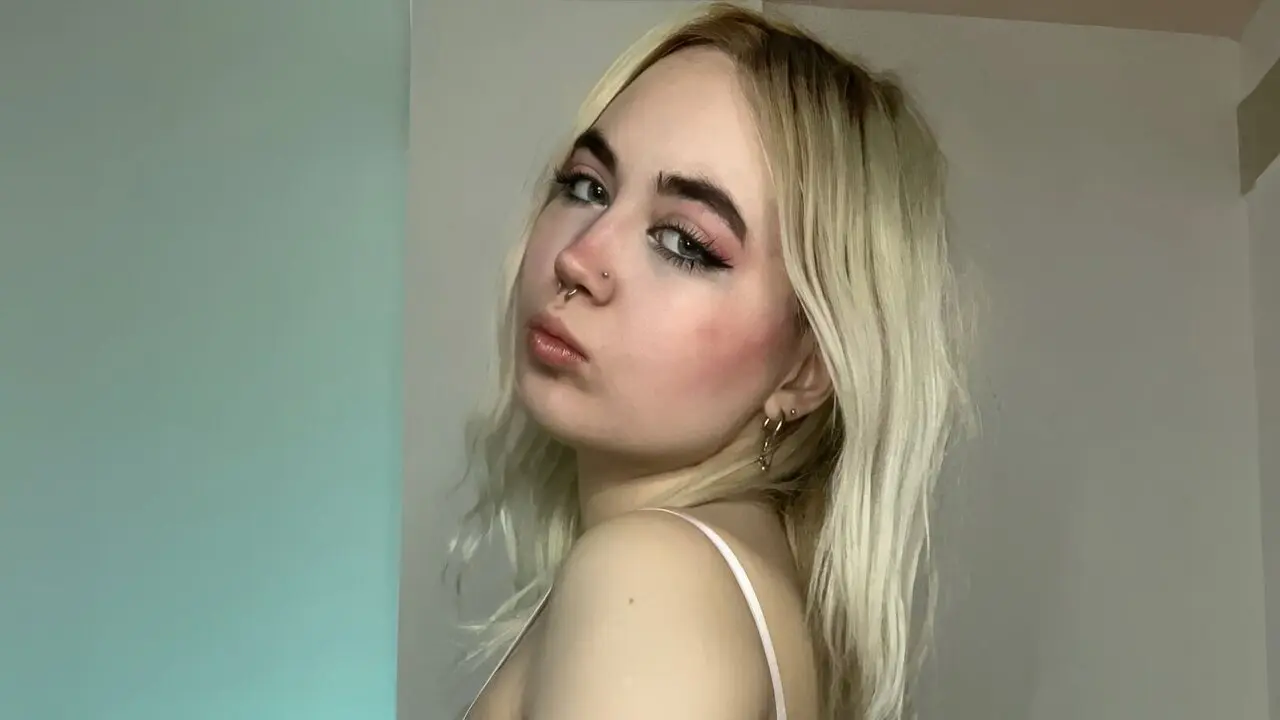 Join IriskaMini’s Live Webcam Show
