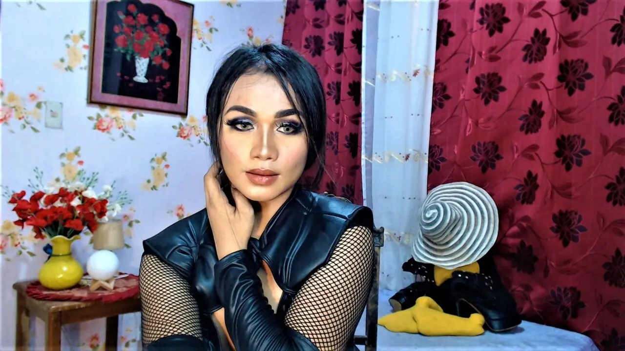 Join IvyJamela’s Live Webcam Show