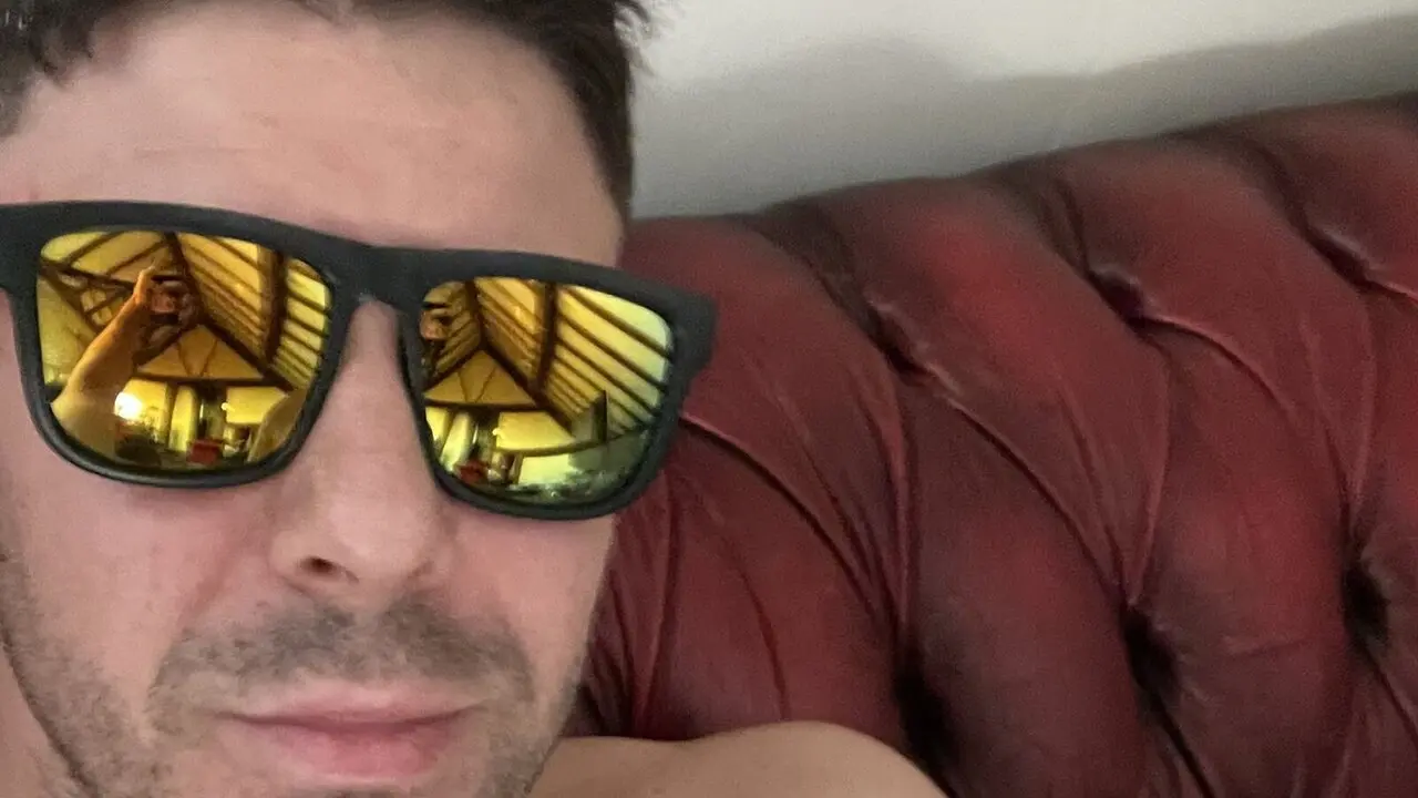 Join JamesJonsen’s Live Webcam Show