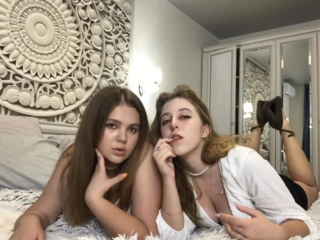 Join JaninAndLuna’s Live Webcam Show
