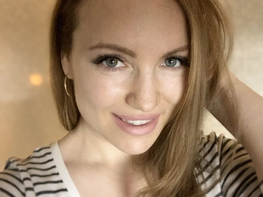 Join JannyJones’s Live Webcam Show