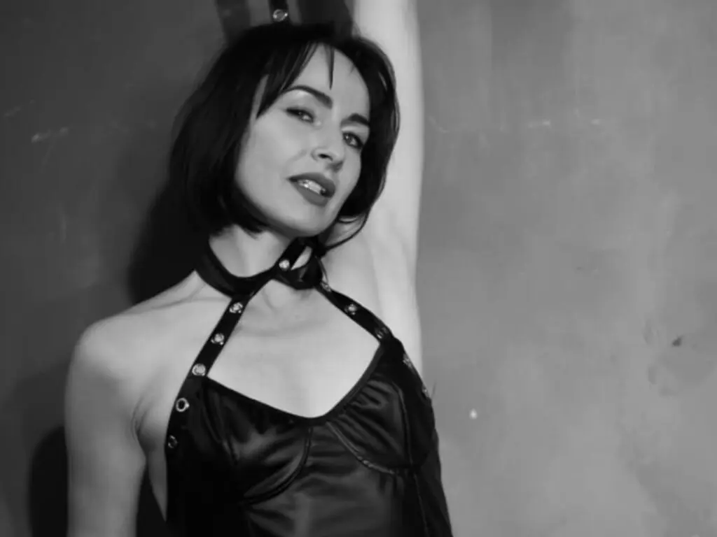 Join JaquelineRichard’s Live Webcam Show