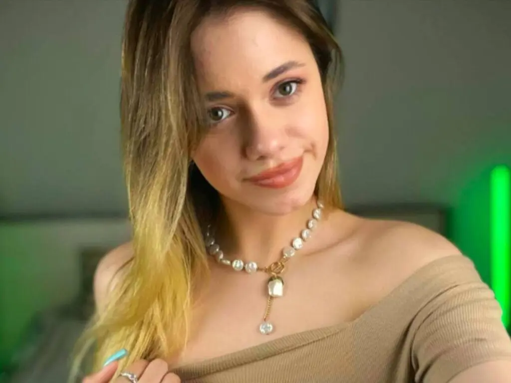 Join JasminneMillerr’s Live Webcam Show