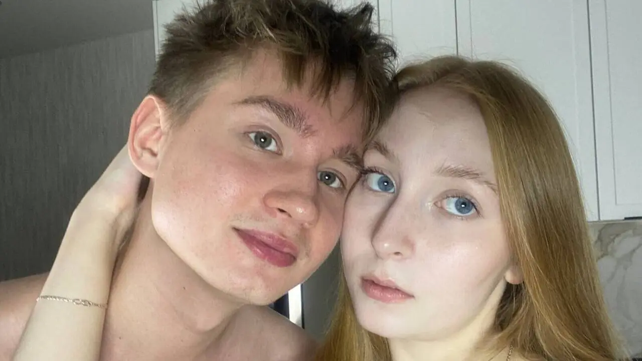 Join JhonyAndAlice’s Live Webcam Show