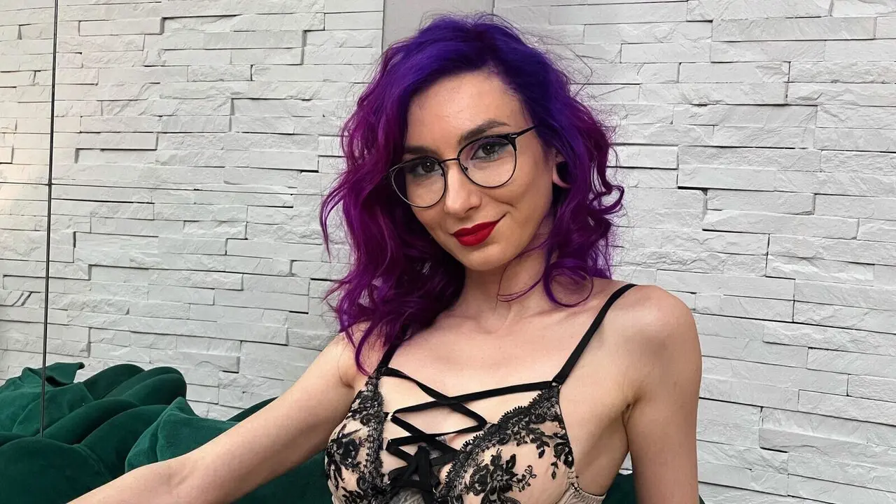 Join JoanMays’s Live Webcam Show