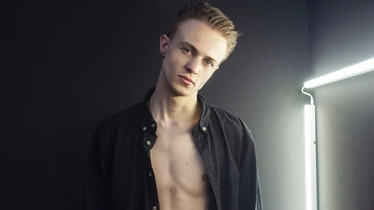 Join JonhTurk’s Live Webcam Show